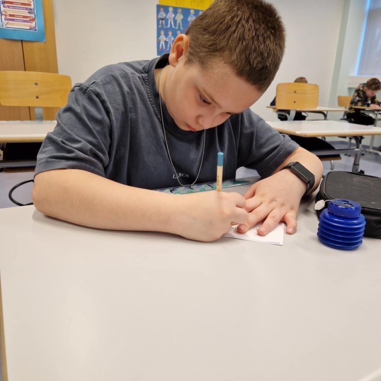 65fcde98-d2bc-4428-8e93-38efa834d2b6