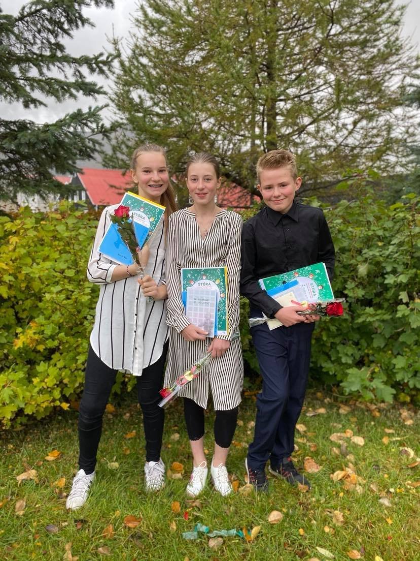 Fjóla Guðrún, Hulda Lind og Orri Páll fulltrúar Eskifjarðarskóla í Stóru upplestrarkeppninni.