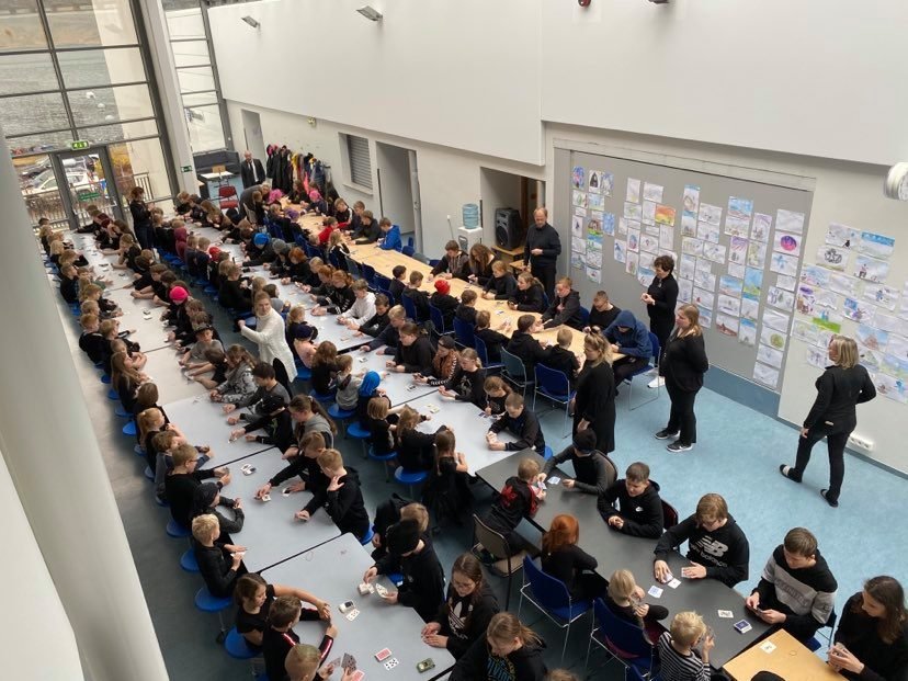 Nemendur spila Ólsen ólsen.