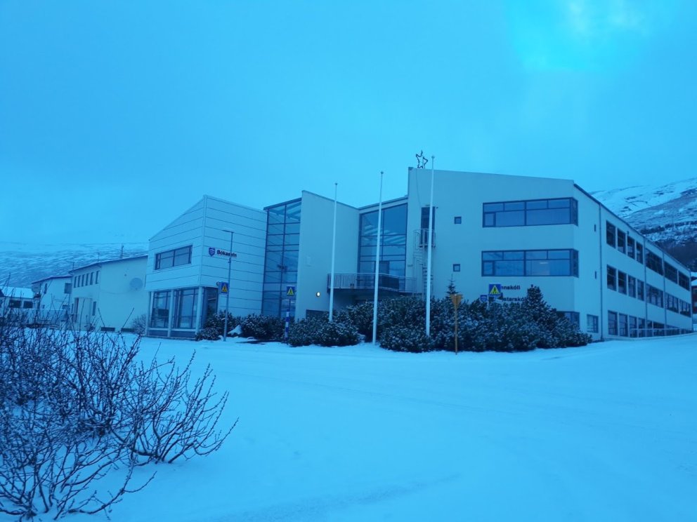 SKÓLAHALD FÖSTUDAGINN 31. MARS