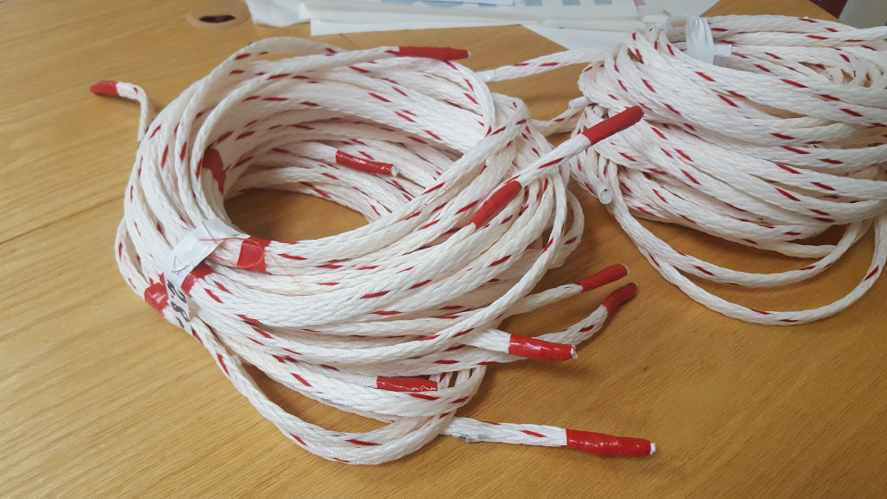 Skólinn fær sippubönd að gjöf