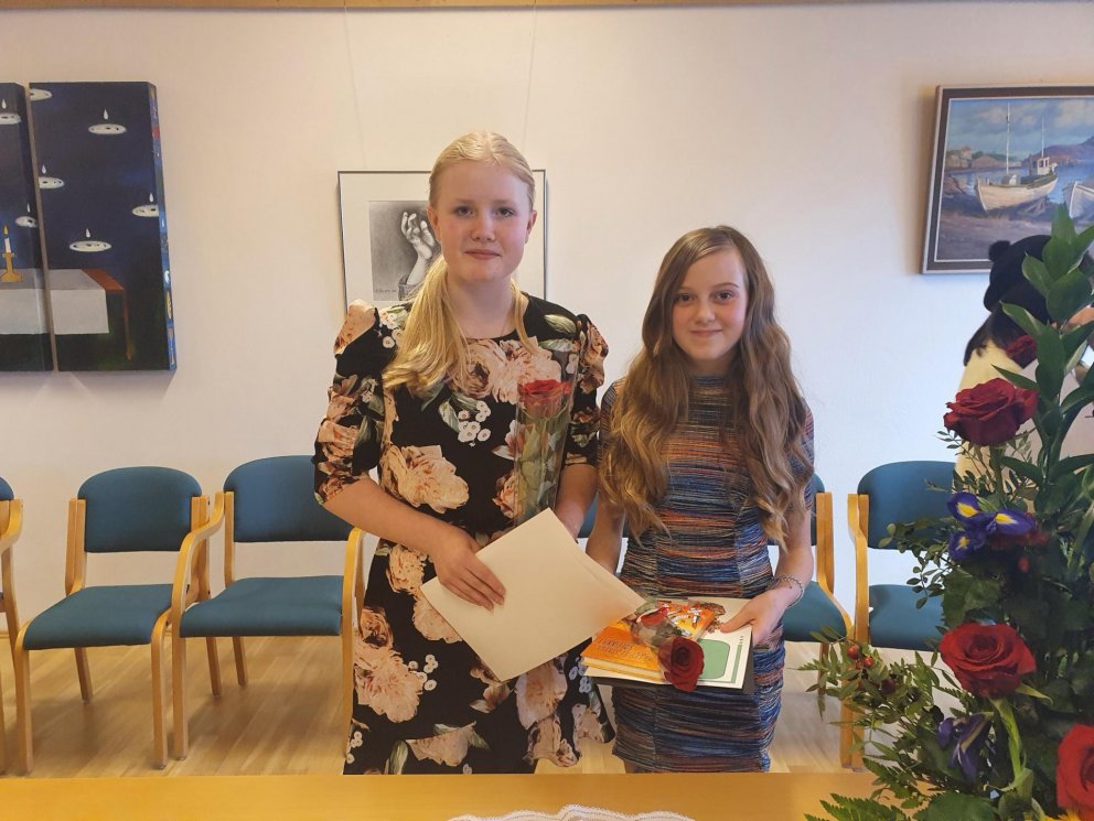 Keppendur Eskifjarðarskóla í Stóru upplestrarkeppninni 2022 Katrín María Jónsdóttir og Salóme Una Ar…