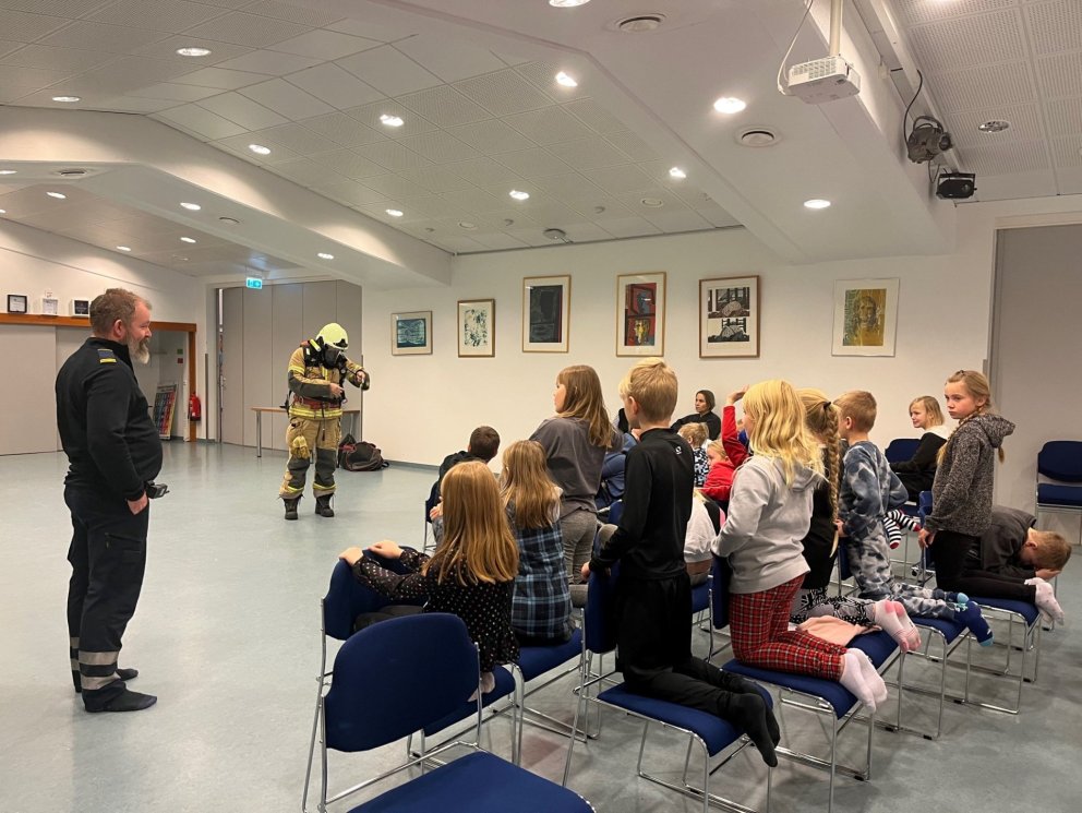 Heimsókn slökkviliðsins í 3. og 4. bekk Eskifjarðarskóla