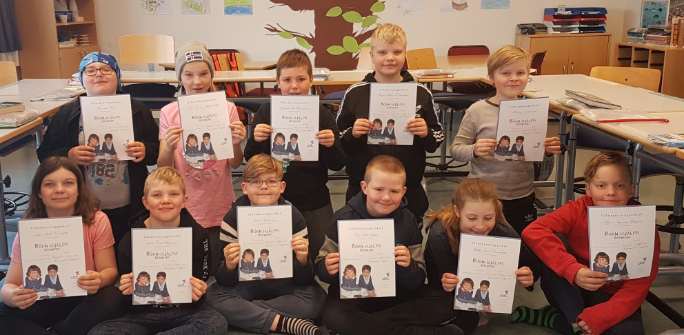 Börn hjálpa börnum