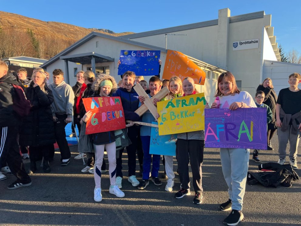 6. bekkur með X-factor bikarinn.