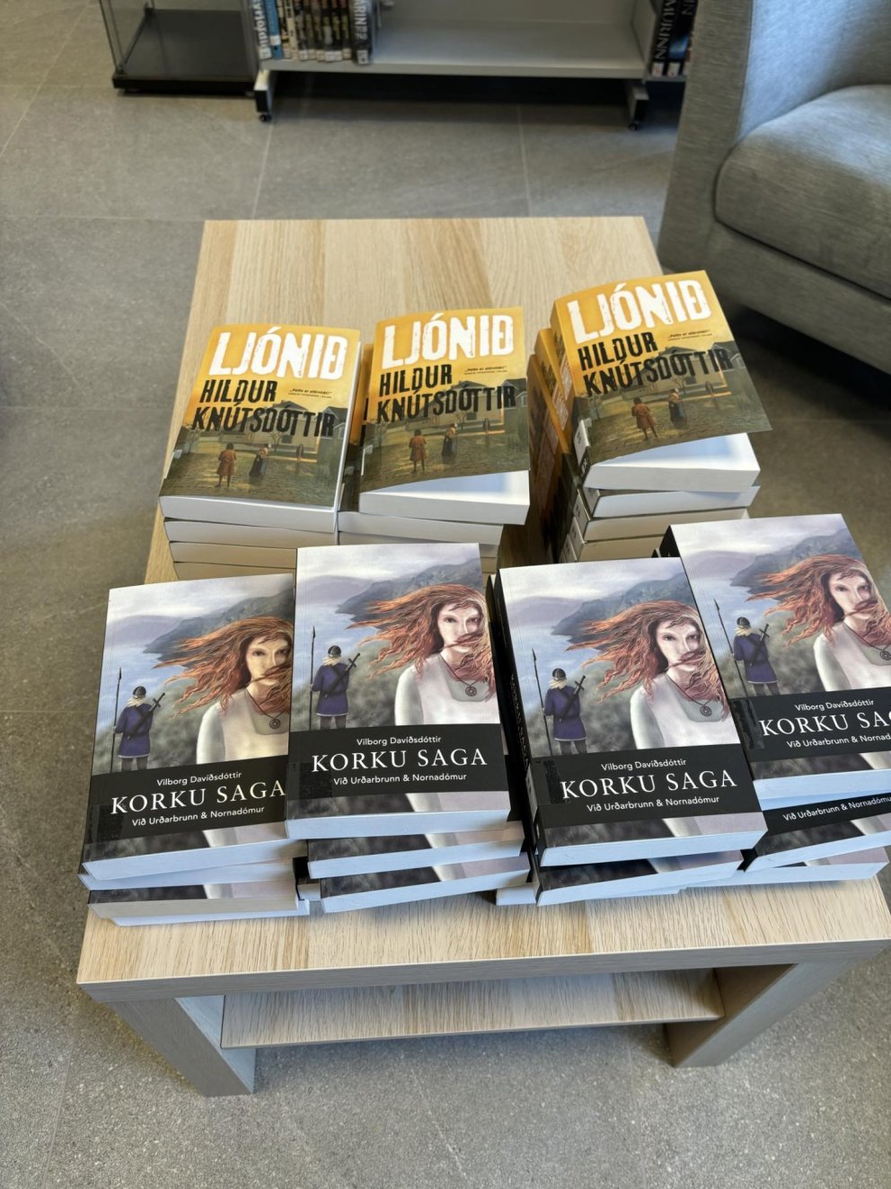 Bókagjöf frá foreldrafélagi Eskifjarðarskóla