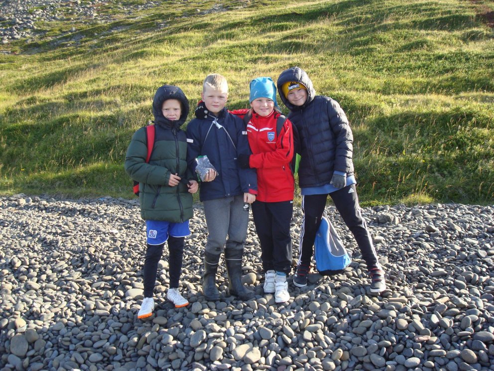 Hressir krakkar í fjöruferð