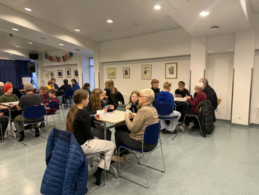 Melbæingar í spilaheimsókn 24. nóvember