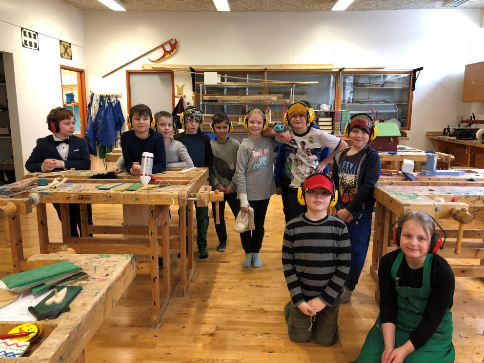 Hamar gefur skólanum heyrnarhlífar