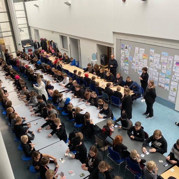 Nemendur spila Ólsen ólsen.