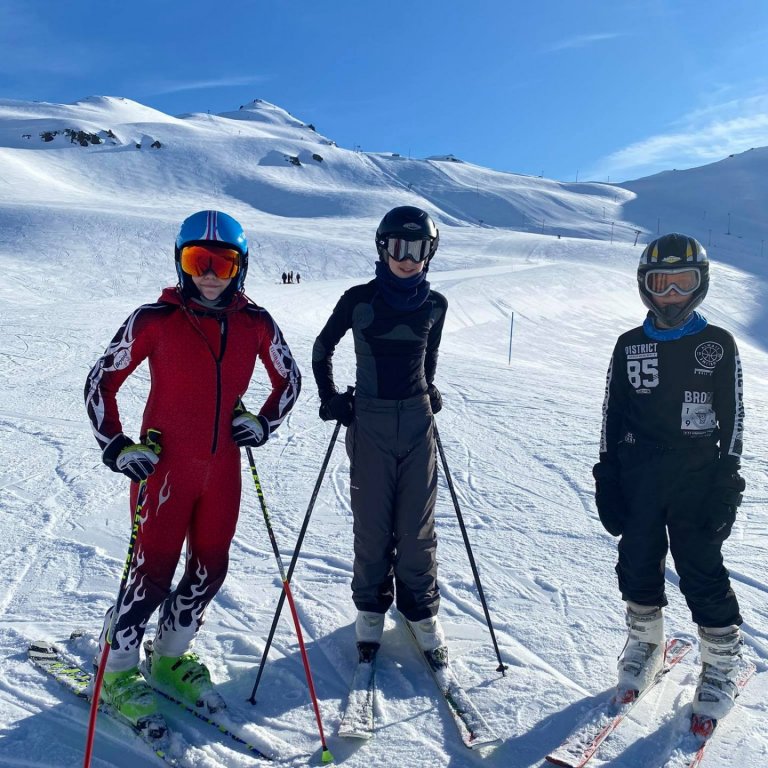 Á skíðum skemmti ég mér tralalala.