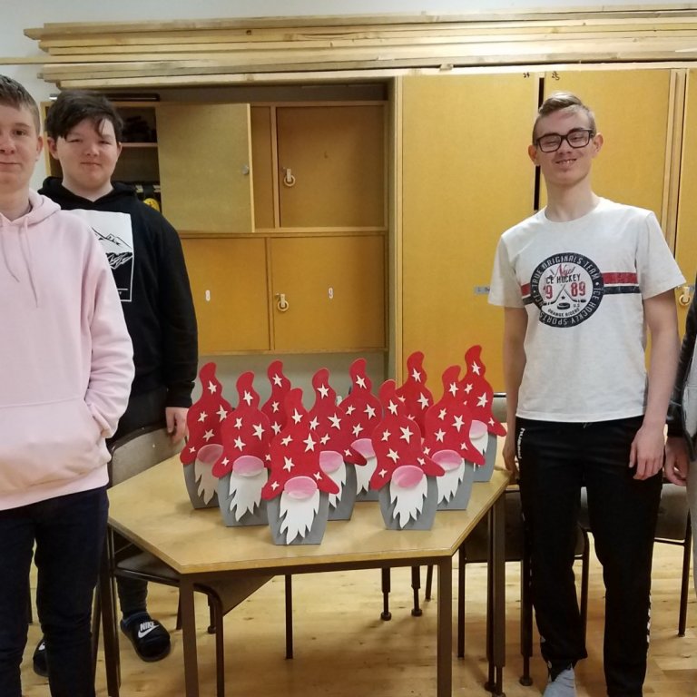 Smíðanemendur gefa jólasveina