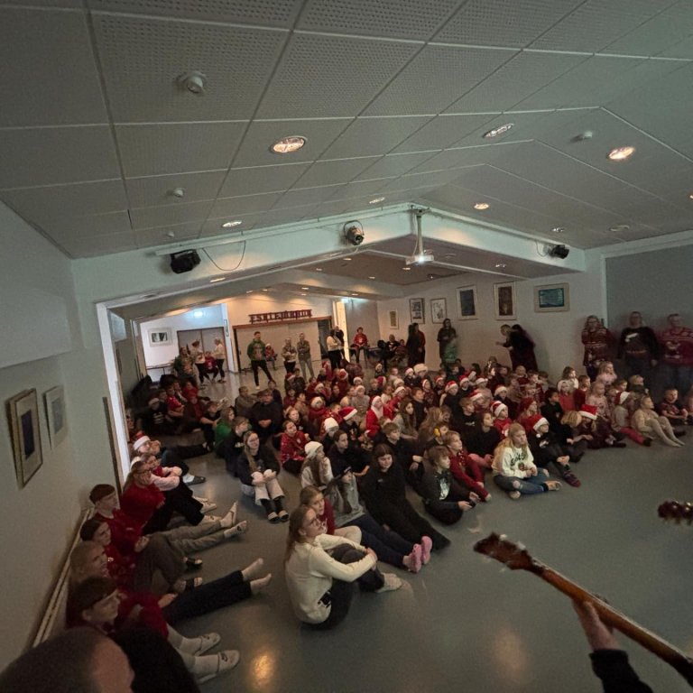 Jólasöngstund í skólanum okkar