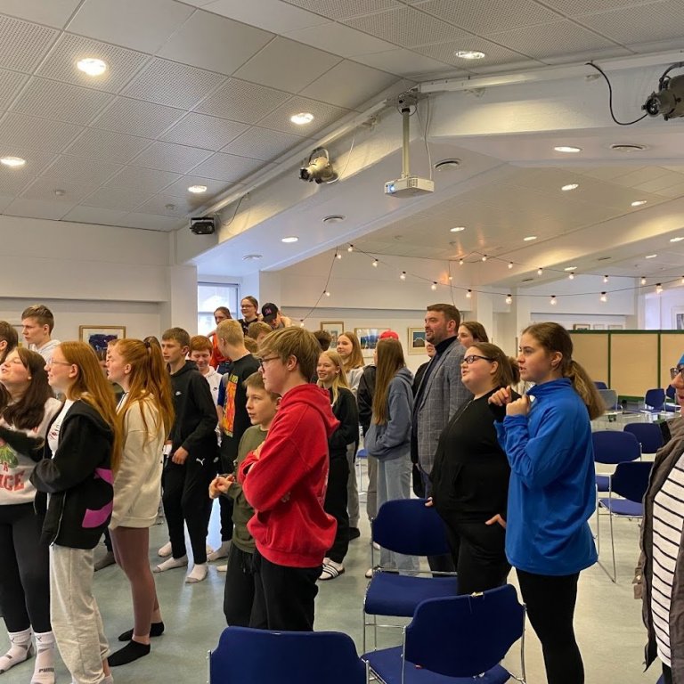 Mennta- og barnamálaráðherra í heimsókn í Eskifjarðarskóla