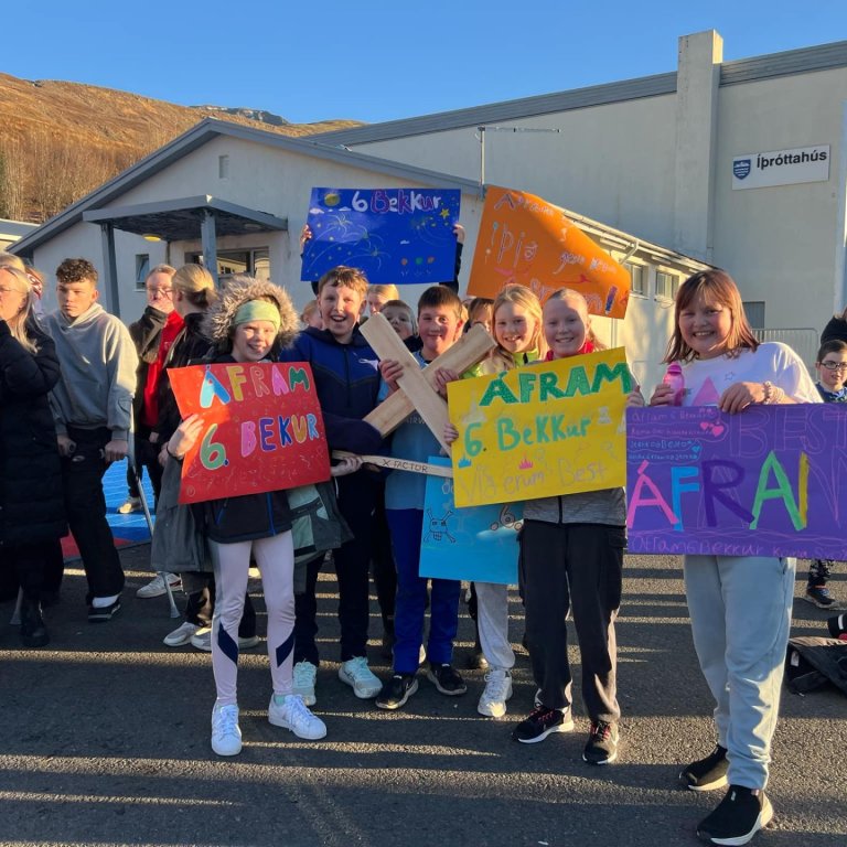 6. bekkur með X-factor bikarinn.