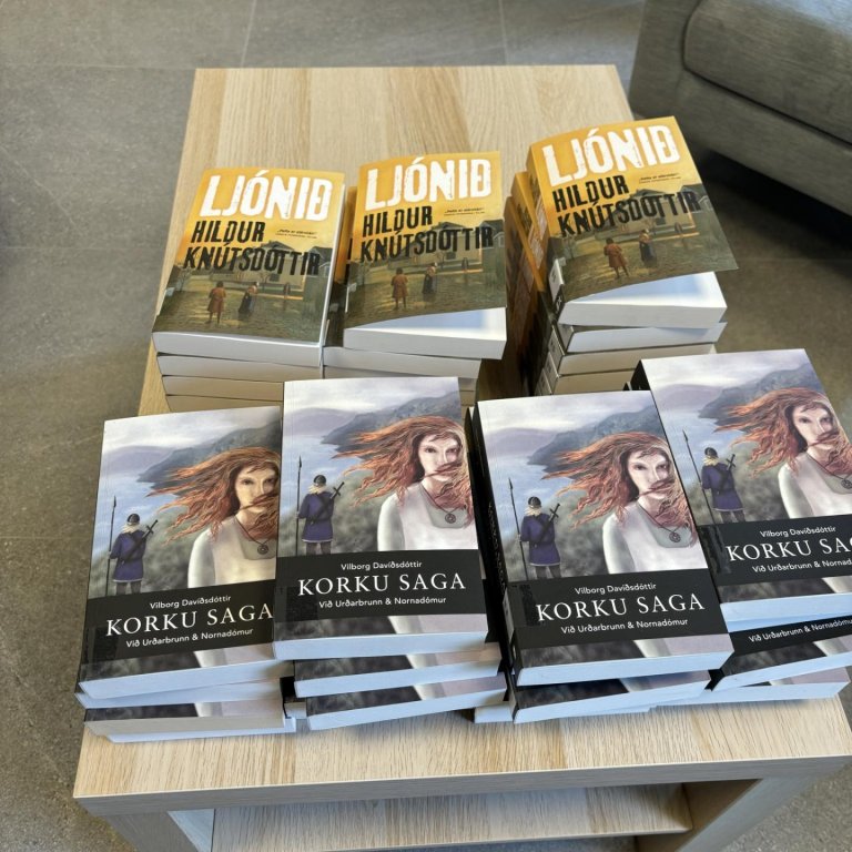 Bókagjöf frá foreldrafélagi Eskifjarðarskóla