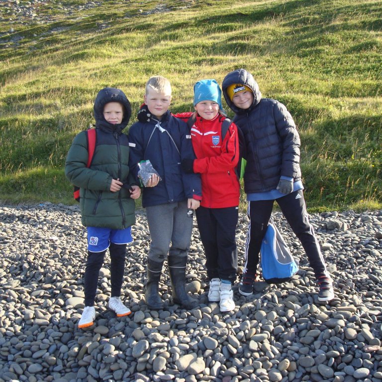 Hressir krakkar í fjöruferð