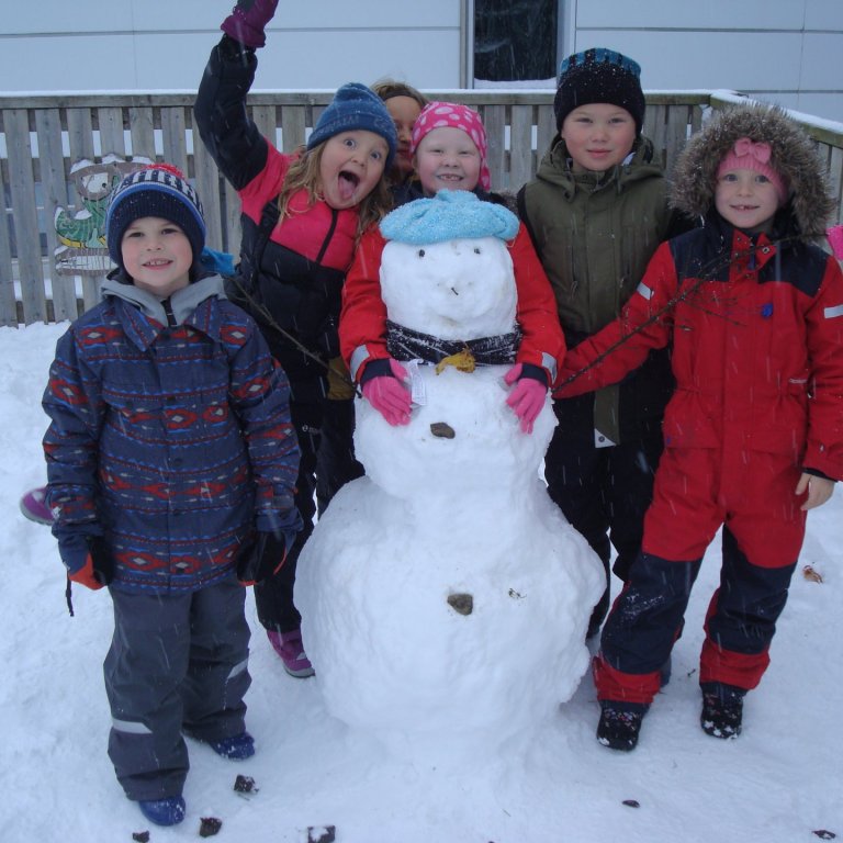 Snjórinn kominn og snjókarlarnir