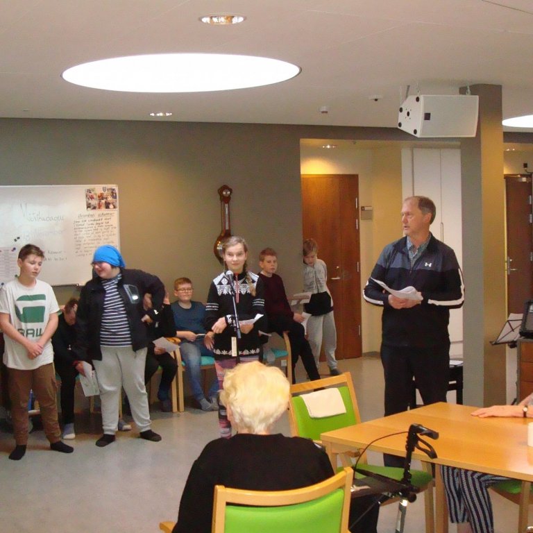 Nemendur 7. bekkjar lesa ljóð