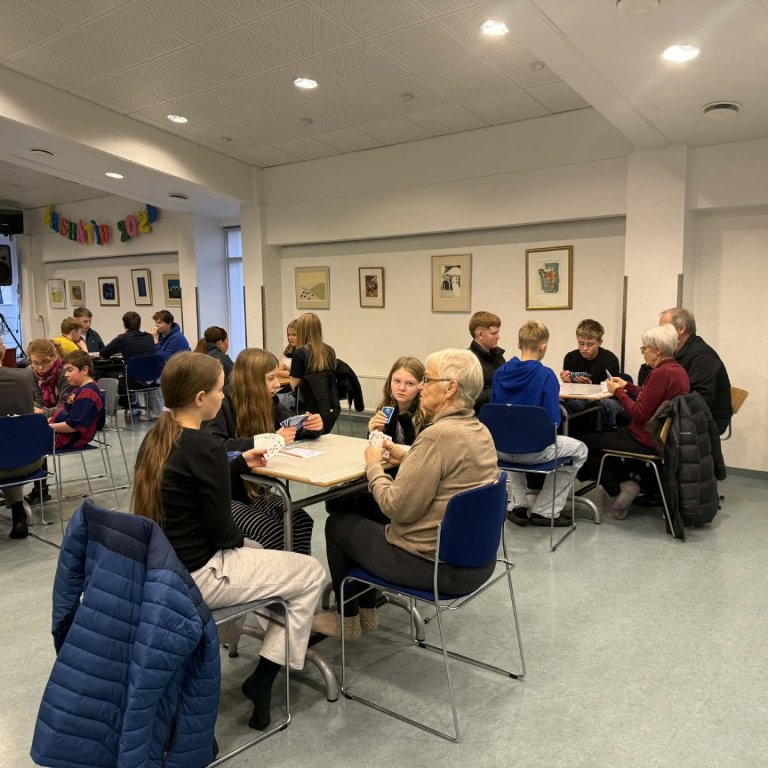 Melbæingar í spilaheimsókn 24. nóvember