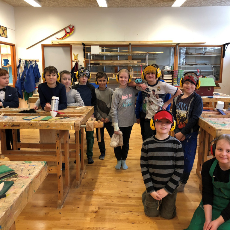 Hamar gefur skólanum heyrnarhlífar